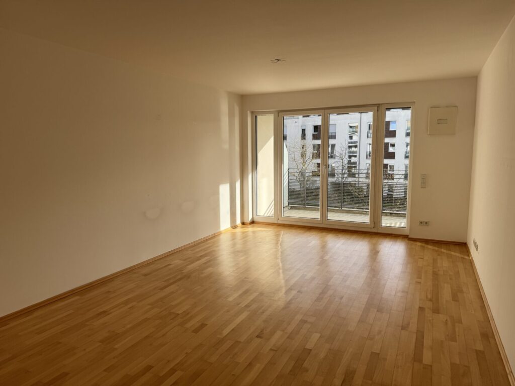 Moderne 2-Zimmer-Wohnung mit sonniger Loggia am königl. Hirschgarten in München