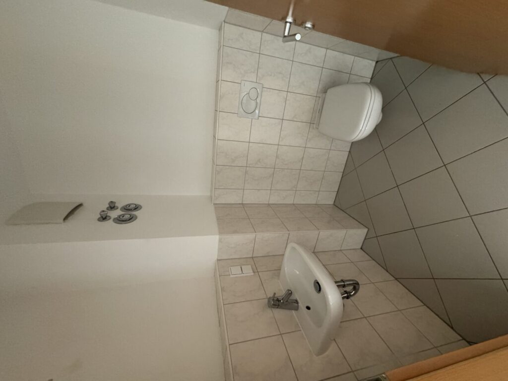 Moderne 2-Zimmer-Wohnung mit sonniger Loggia am königl. Hirschgarten in München