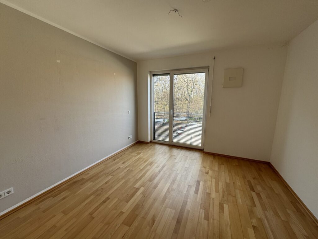 Moderne 2-Zimmer-Wohnung mit sonniger Loggia am königl. Hirschgarten in München