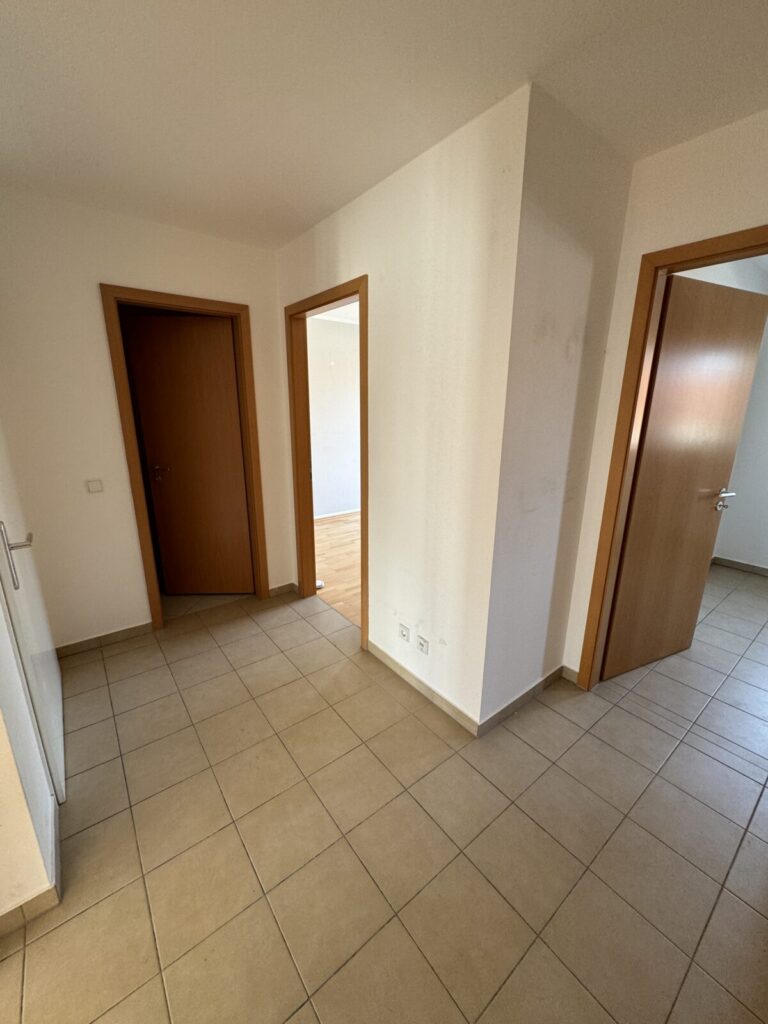 Moderne 2-Zimmer-Wohnung mit sonniger Loggia am königl. Hirschgarten in München