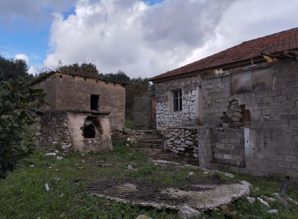 Steinhaus in dem Dorf Kynigos Messenien