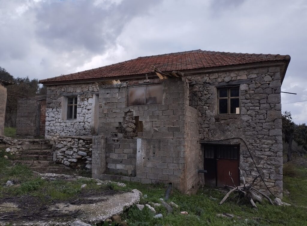 Steinhaus in dem Dorf Kynigos Messenien