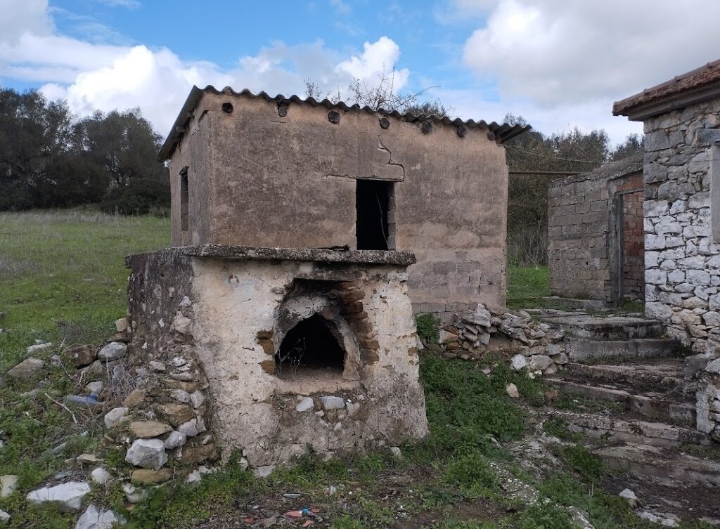 Steinhaus in dem Dorf Kynigos Messenien