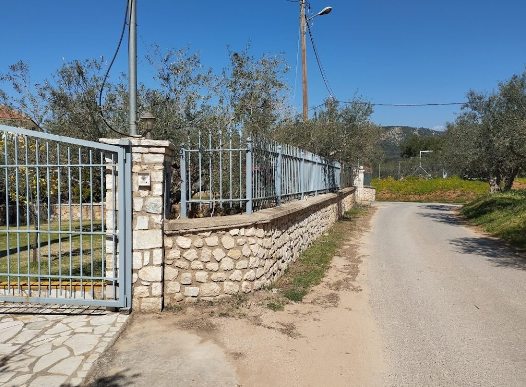 Einfamilienhaus zum verkaufen in Golden Beach von Tragana