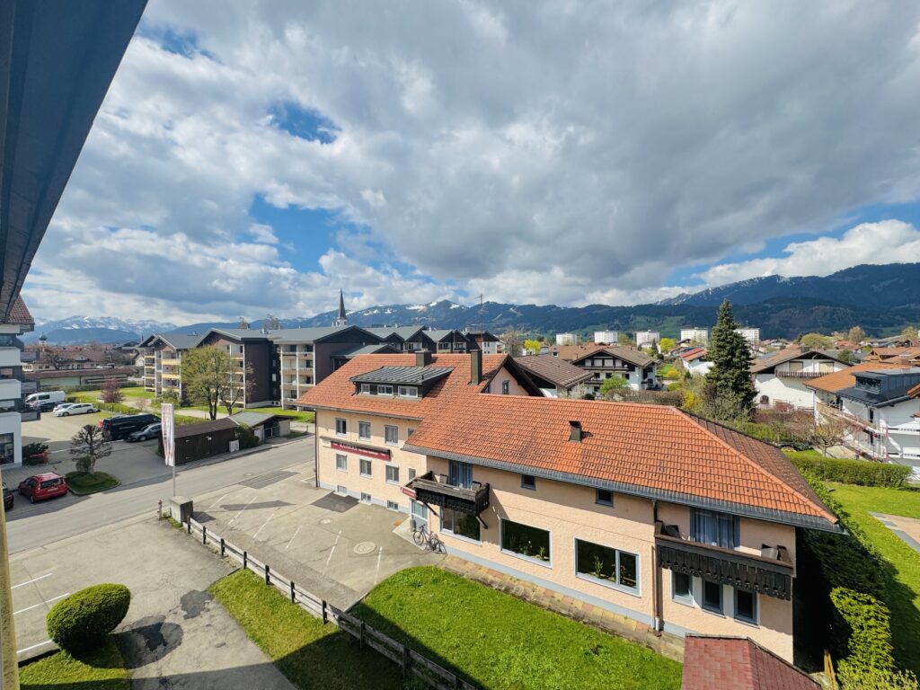 Mitten im Leben und mit Blick in die Berge