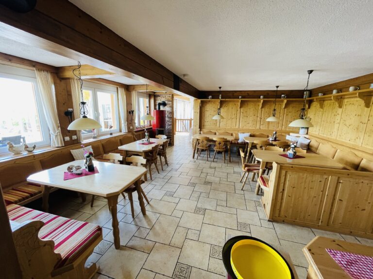 Bald für Sie frei!  Gediegenes Landhotel mit Allgäuer Charme und traumhafter Lage mit Blick in die Berge